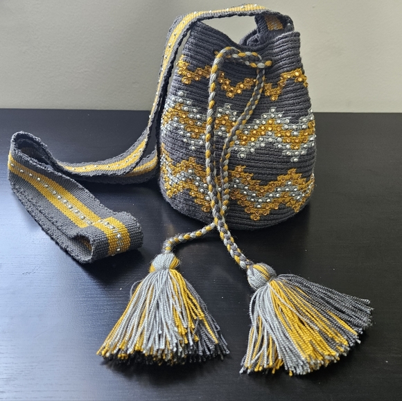 Authentic WAYUU MOCHILA Handmade Medium Size Rhinestones CRYSTALS Colombian Bag - Picture 2 of 10